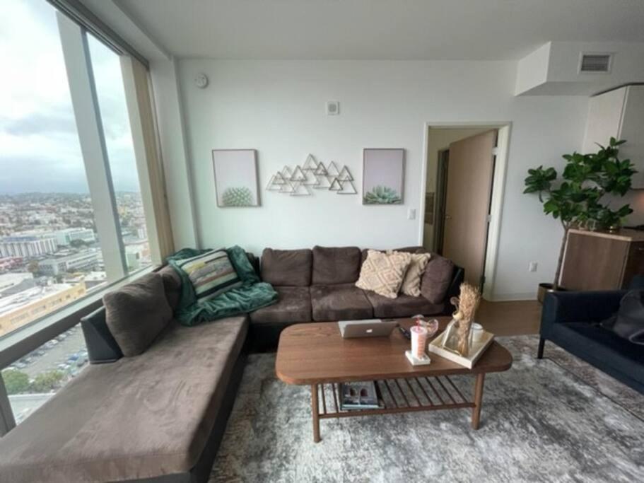 Appartement Mid High Rise In La *